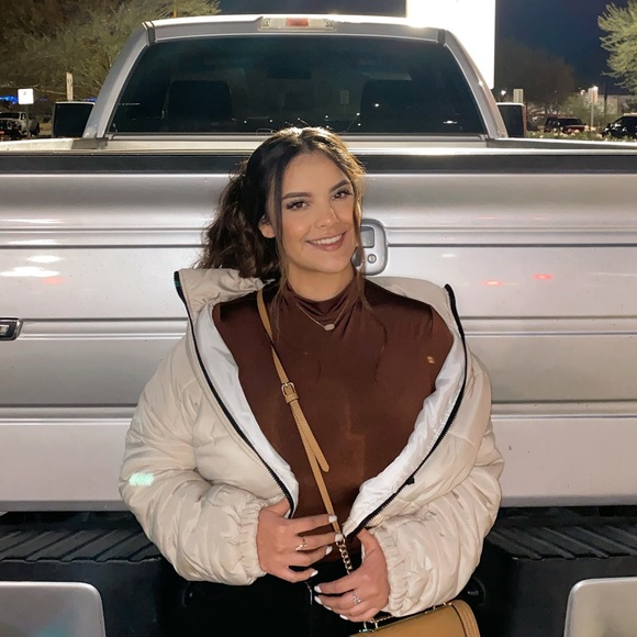 Meet your Posher, Maria - Picture 1 of 1